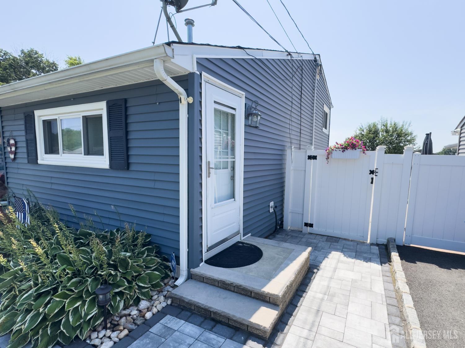 23 Westminster Road Colonia, NJ 07067 - Photo 4 of 40