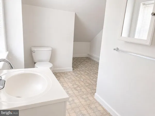 $2,600 | 808 Delaware Avenue, Riverside, NJ 08075