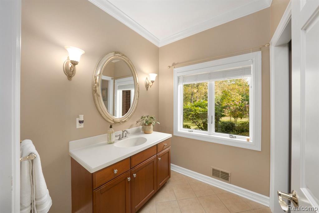 5593 Patterson Lake Road Pinckney, MI 48169 - Photo 15 of 42