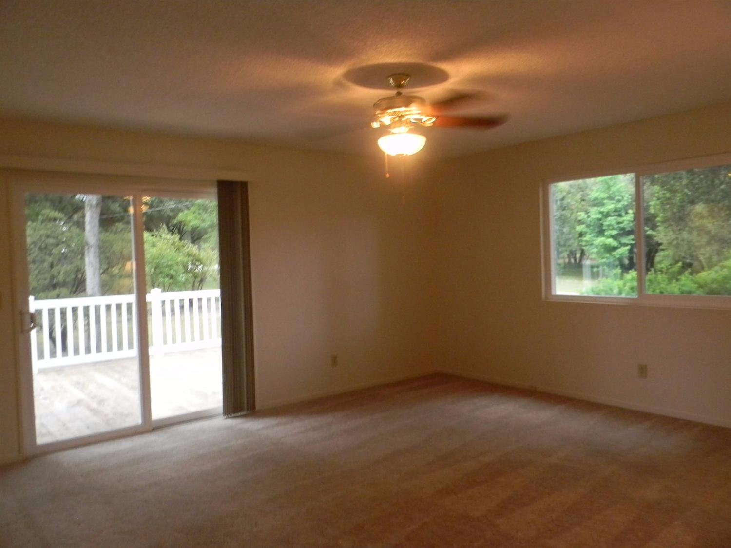 32416 Chickasaw Road Coarsegold, CA 93614 - Photo 19 of 22 Master bedroom