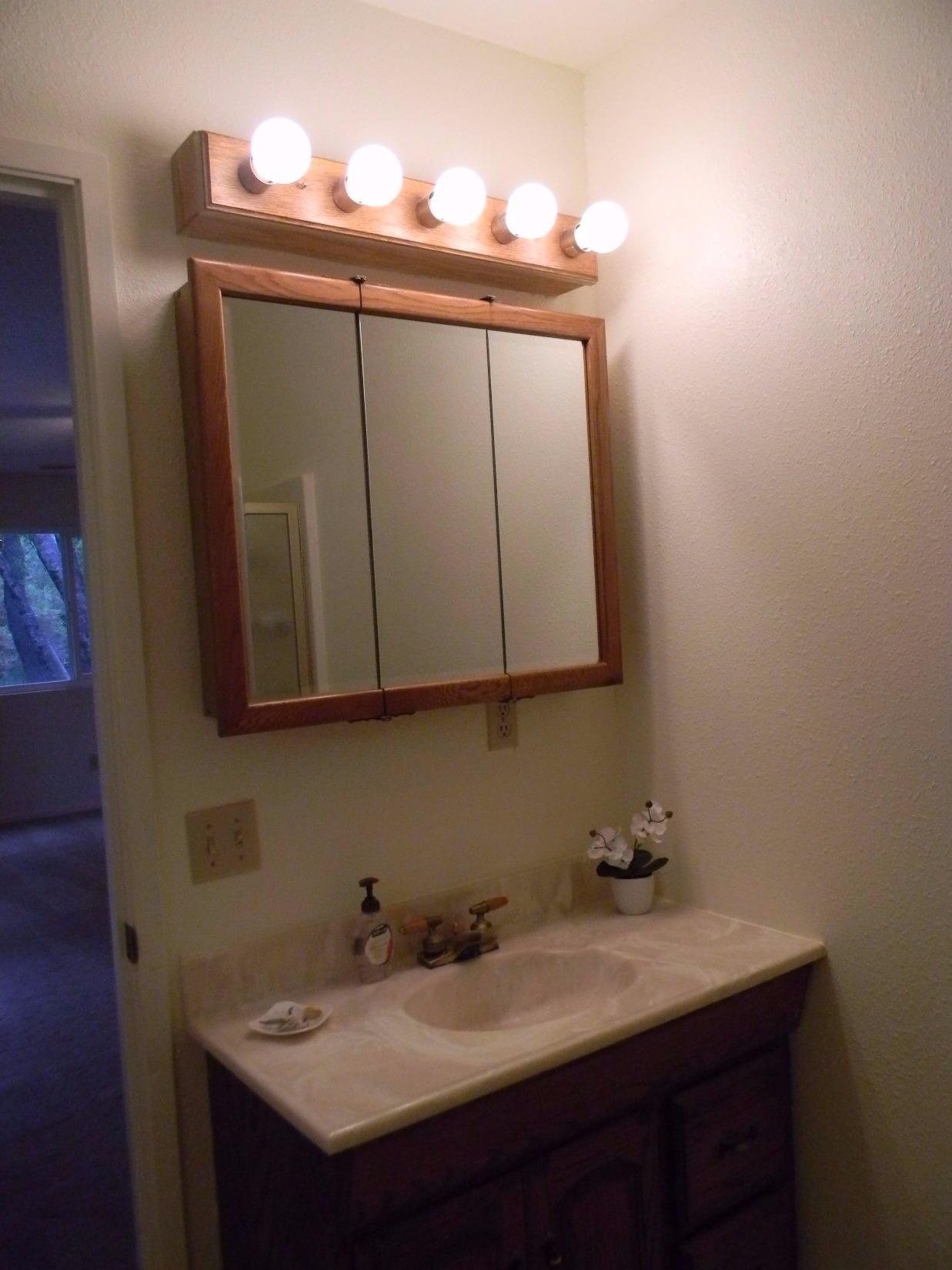 32416 Chickasaw Road Coarsegold, CA 93614 - Photo 20 of 22 Master bathroom
