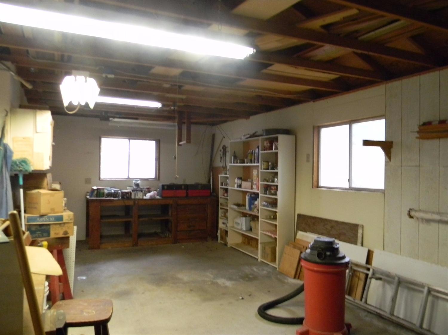 32416 Chickasaw Road Coarsegold, CA 93614 - Photo 8 of 22 Inside the shop