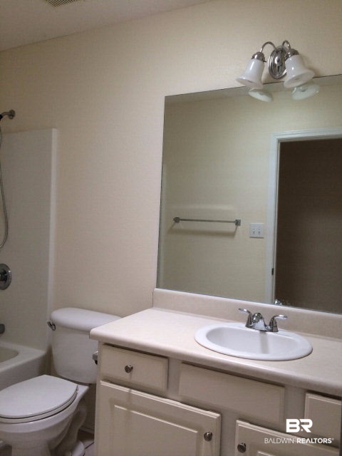 16397 Othello Lane Foley, AL 36535 - Photo 21 of 31 Nice looking 2nd bath