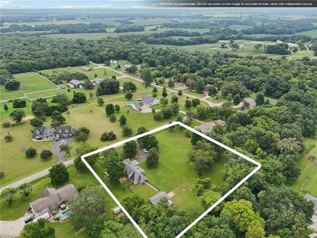 $448,000 | 46 Northeast 231st Road, Warrensburg, MO 64093