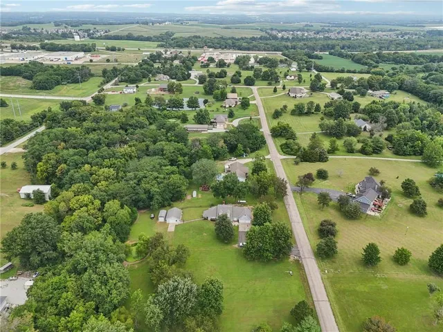 $448,000 | 46 Northeast 231st Road, Warrensburg, MO 64093