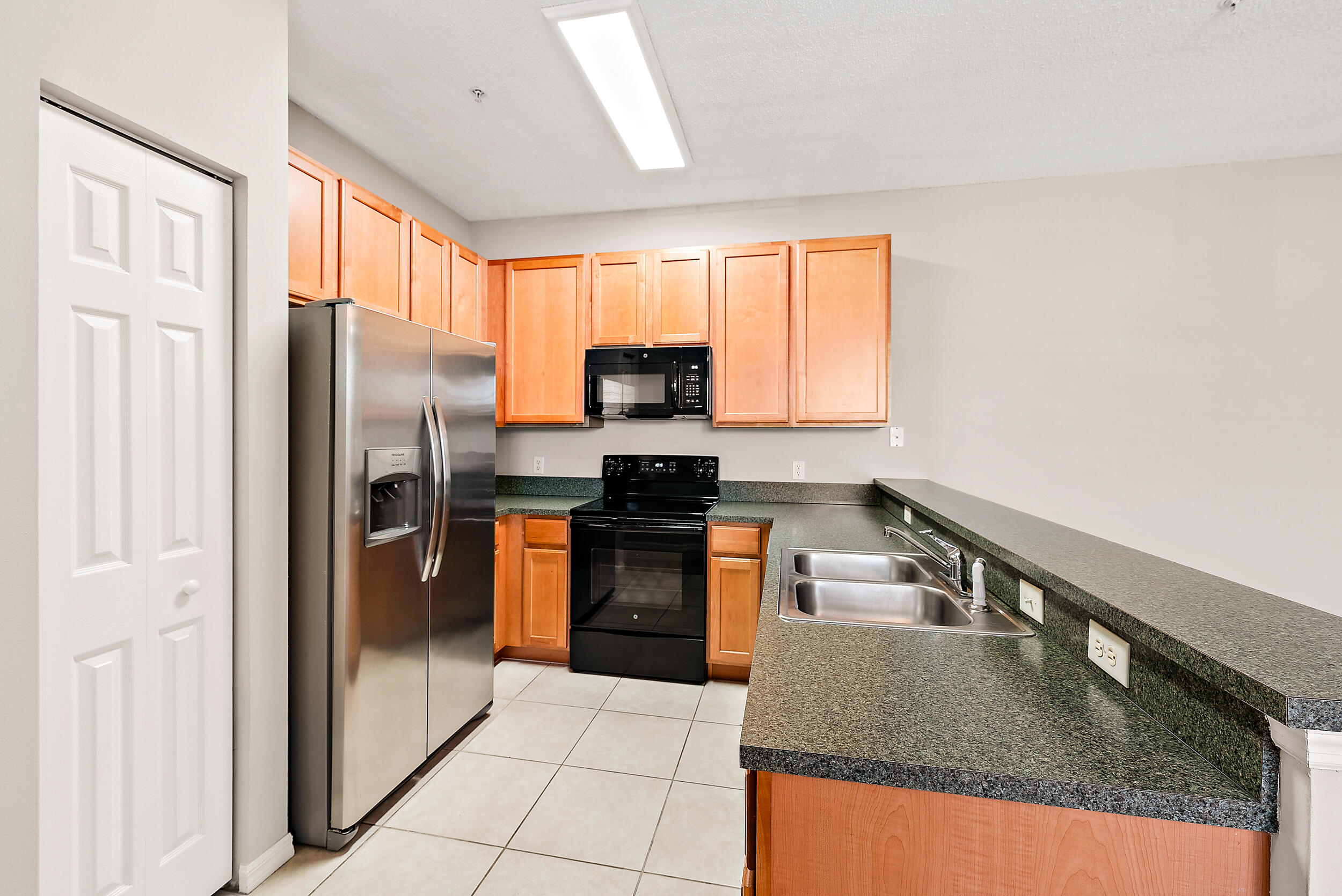 112 Lighthouse Circle, Unit J Tequesta, FL 33469 - Photo 7 of 18 Kitchen