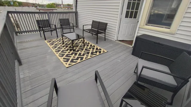 $2,900 | 3128 North Clybourn Avenue, Unit 2R, Chicago, IL 60618