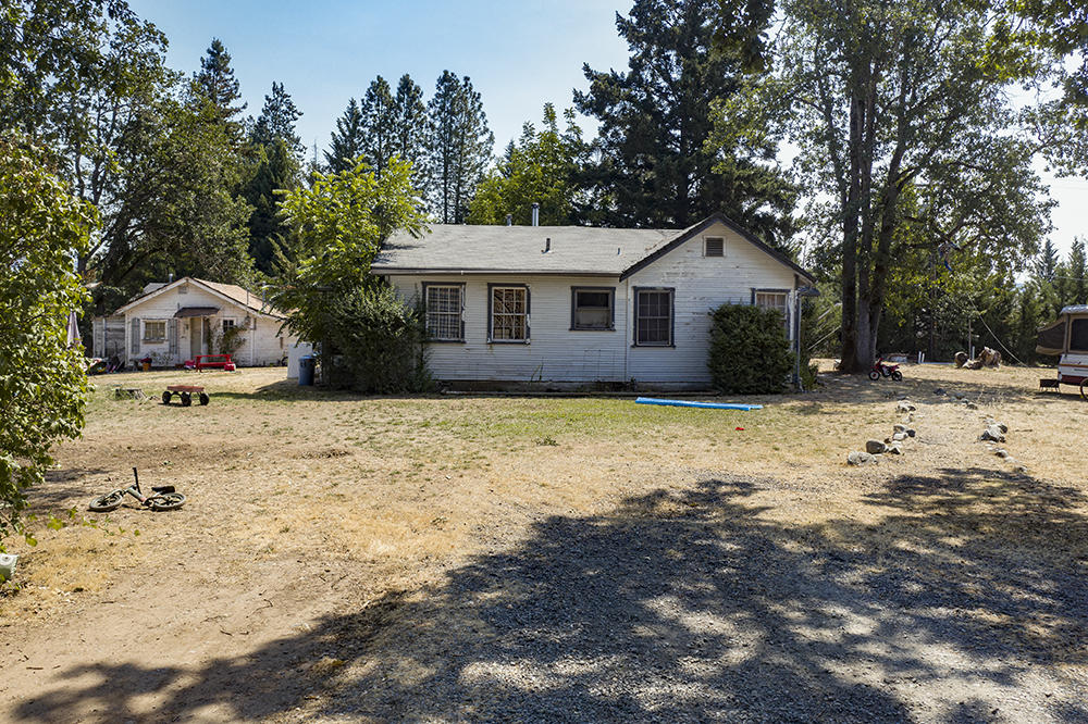 4028 Leonard Road Grants Pass, OR 97527 - Photo 12 of 26 a view of house with a yard
