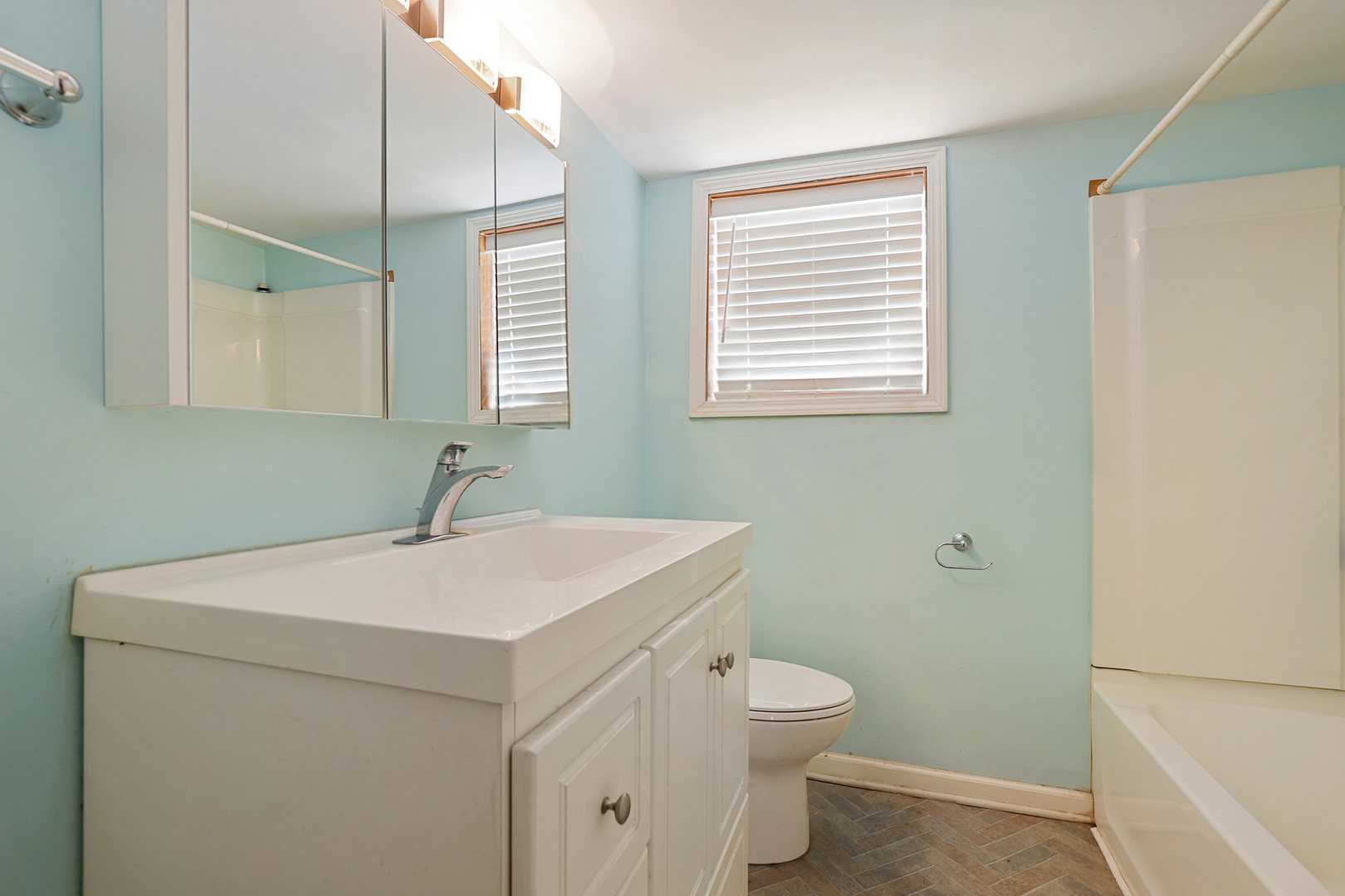 14929 Cleveland Avenue Posen, IL 60469 - Photo 10 of 23 a bathroom with a sink a toilet and a mirror