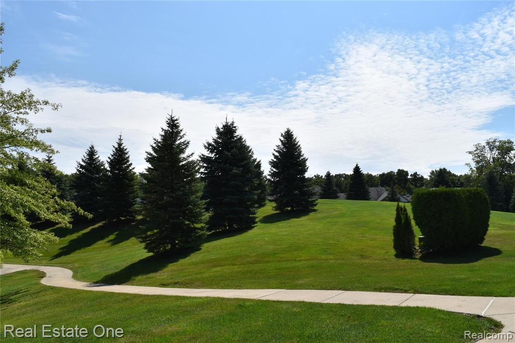 5303 Brookemonte Circle Rochester, MI 48306 - Photo 11 of 17