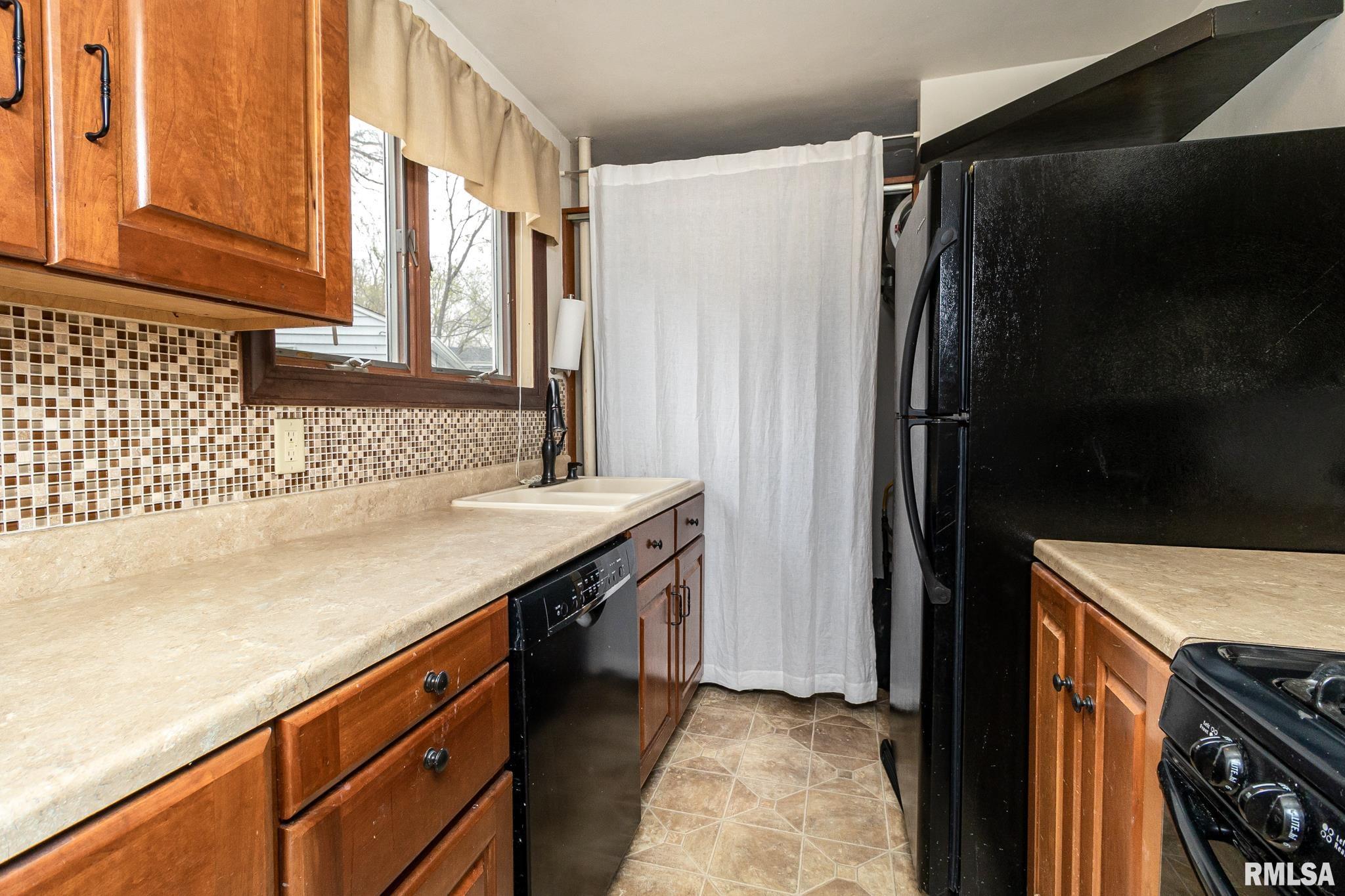 101 Berry Road Marquette Heights, IL 61554 - Photo 8 of 25 Gallery Image 8