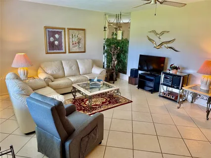 $190,000 | 930 Southeast 9th Avenue, Unit 8, Pompano Beach, FL 33060