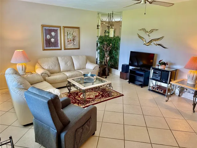 $225,000 | 930 Southeast 9th Avenue, Unit 8, Pompano Beach, FL 33060