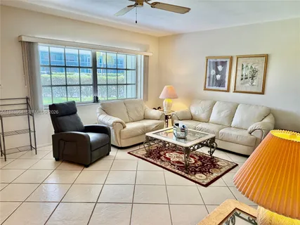 $190,000 | 930 Southeast 9th Avenue, Unit 8, Pompano Beach, FL 33060