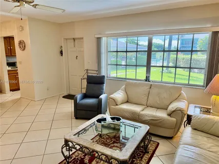 $190,000 | 930 Southeast 9th Avenue, Unit 8, Pompano Beach, FL 33060