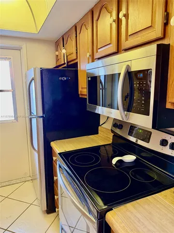 $225,000 | 930 Southeast 9th Avenue, Unit 8, Pompano Beach, FL 33060