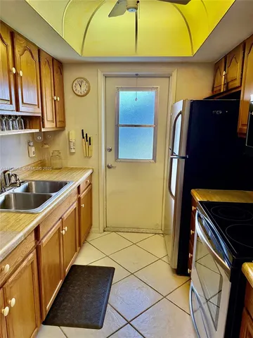 $225,000 | 930 Southeast 9th Avenue, Unit 8, Pompano Beach, FL 33060