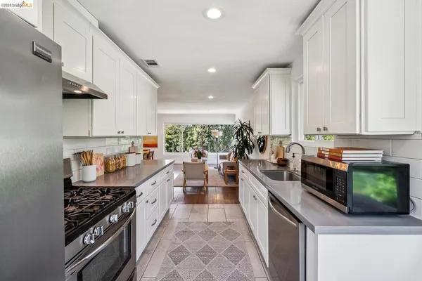 $949,000 | 7406 Circle Hill Drive, Oakland, CA 94605