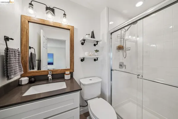 $949,000 | 7406 Circle Hill Drive, Oakland, CA 94605