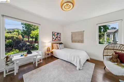 $949,000 | 7406 Circle Hill Drive, Oakland, CA 94605