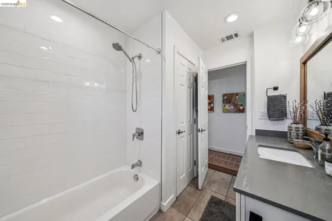 $949,000 | 7406 Circle Hill Drive, Oakland, CA 94605