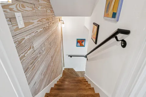 $949,000 | 7406 Circle Hill Drive, Oakland, CA 94605
