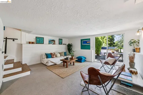 $949,000 | 7406 Circle Hill Drive, Oakland, CA 94605