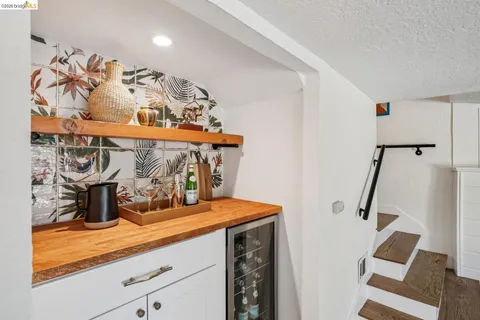 $949,000 | 7406 Circle Hill Drive, Oakland, CA 94605