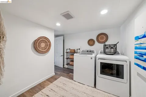 $949,000 | 7406 Circle Hill Drive, Oakland, CA 94605