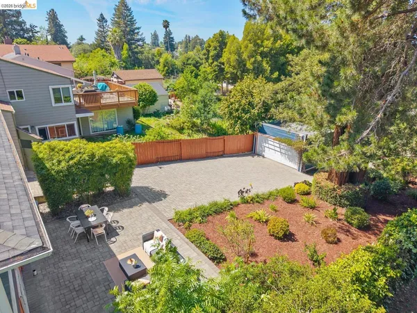 $949,000 | 7406 Circle Hill Drive, Oakland, CA 94605