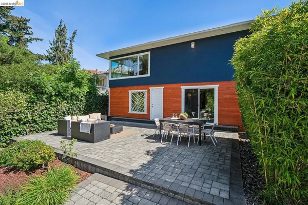 $949,000 | 7406 Circle Hill Drive, Oakland, CA 94605