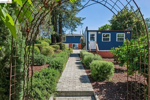 $949,000 | 7406 Circle Hill Drive, Oakland, CA 94605