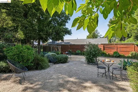$949,000 | 7406 Circle Hill Drive, Oakland, CA 94605