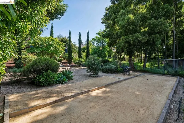 $949,000 | 7406 Circle Hill Drive, Oakland, CA 94605