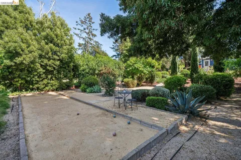 $949,000 | 7406 Circle Hill Drive, Oakland, CA 94605