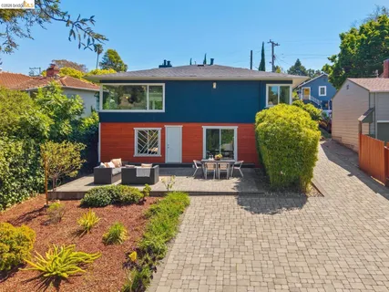 $949,000 | 7406 Circle Hill Drive, Oakland, CA 94605
