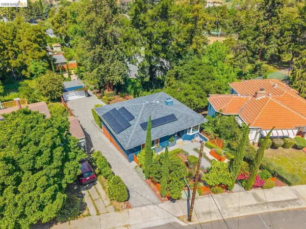 $949,000 | 7406 Circle Hill Drive, Oakland, CA 94605