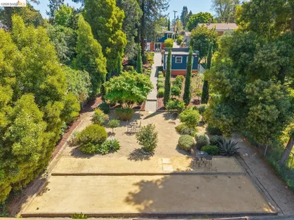 $949,000 | 7406 Circle Hill Drive, Oakland, CA 94605