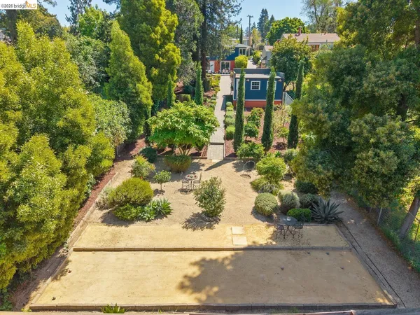 $949,000 | 7406 Circle Hill Drive, Oakland, CA 94605