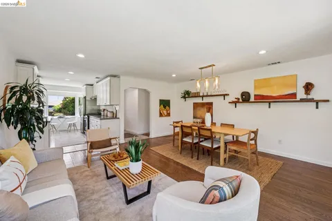 $949,000 | 7406 Circle Hill Drive, Oakland, CA 94605