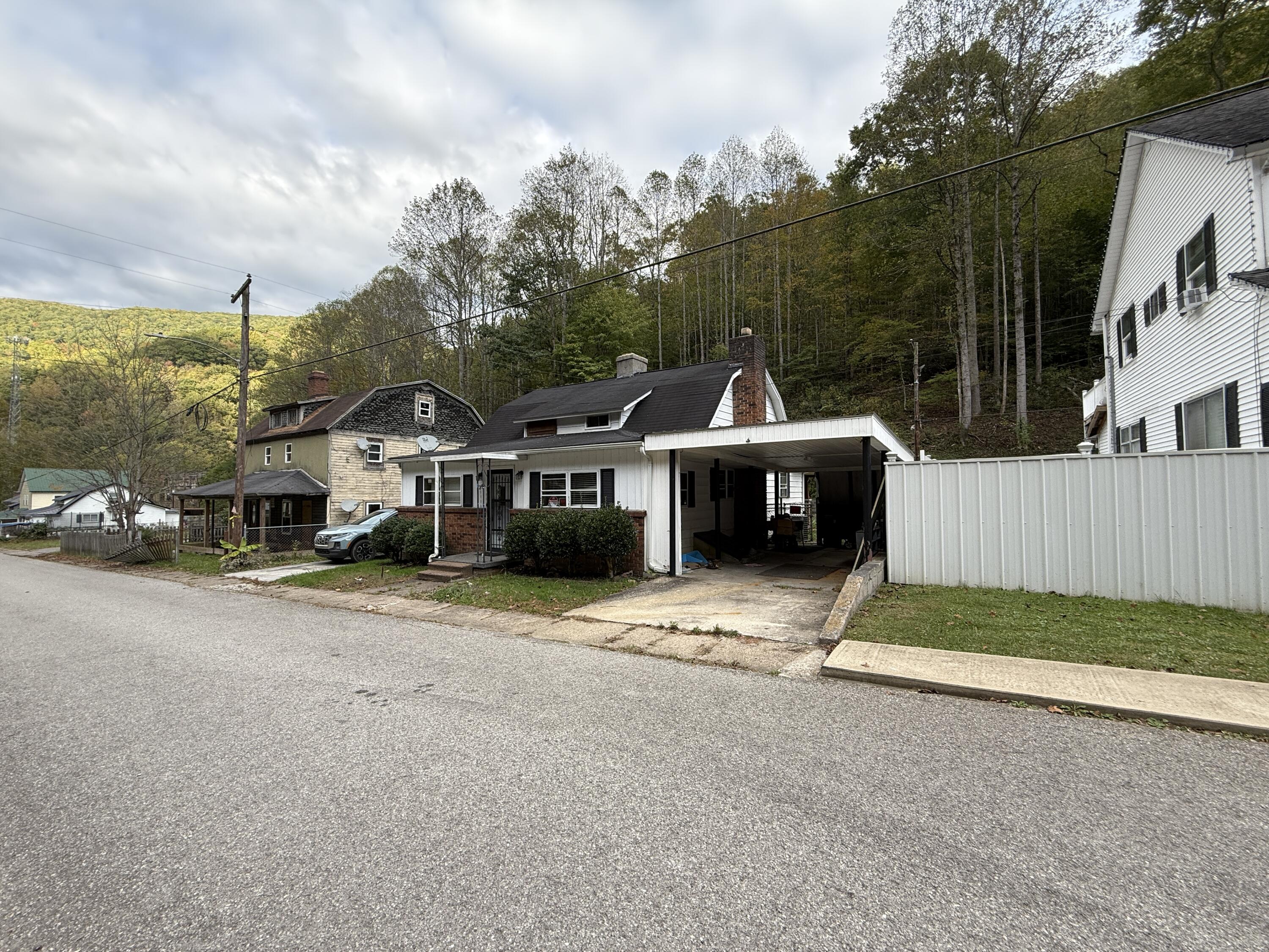 29 Gap Branch Road Lynch, KY 40855 - Photo 3 of 21 IMG_5957