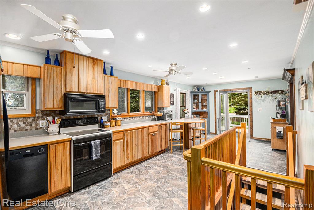 7529 Bishop Road Brighton, MI 48116 - Photo 6 of 28 Gallery Image 6
