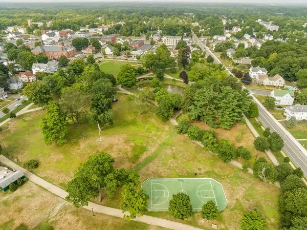 $1,800 | 531 R Washington Street, Unit 1, Whitman, MA 02382