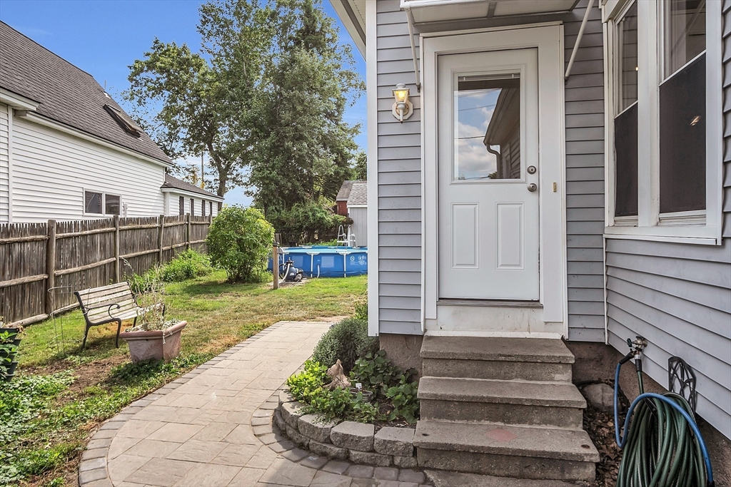 352 Sterling Street Clinton, MA 01510 - Photo 3 of 42 Gallery Image 3