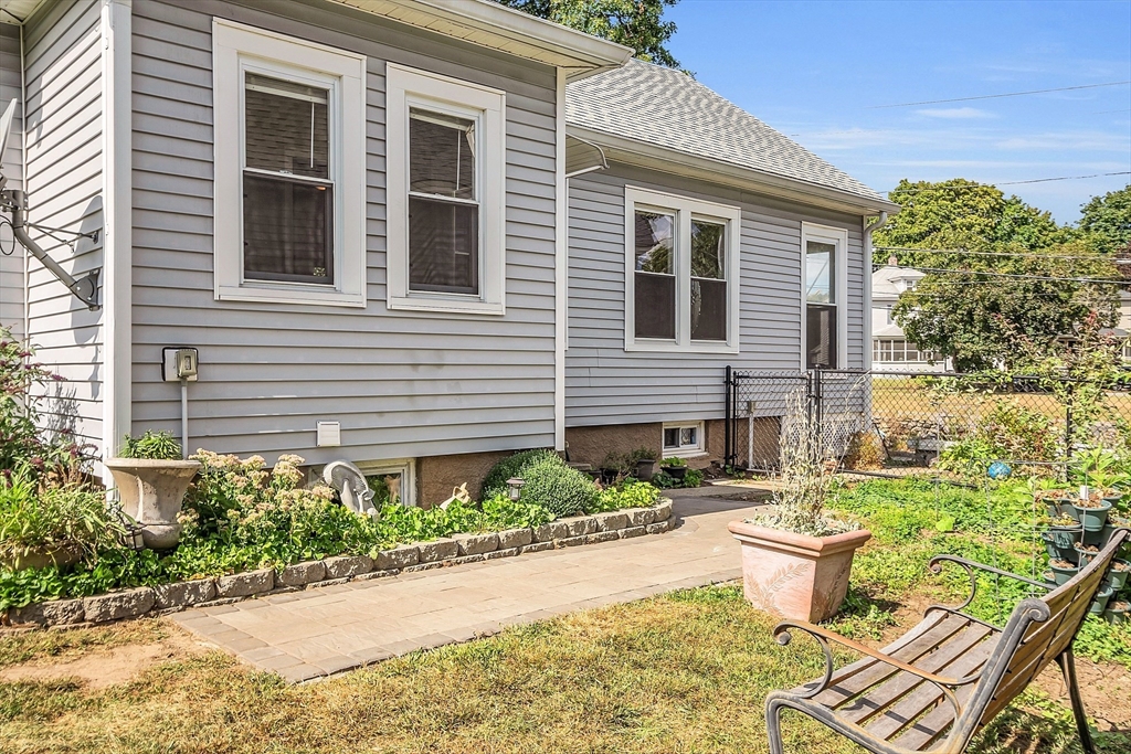352 Sterling Street Clinton, MA 01510 - Photo 4 of 42 Gallery Image 4