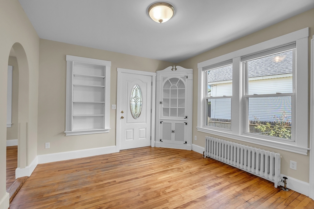 352 Sterling Street Clinton, MA 01510 - Photo 8 of 42 Gallery Image 8