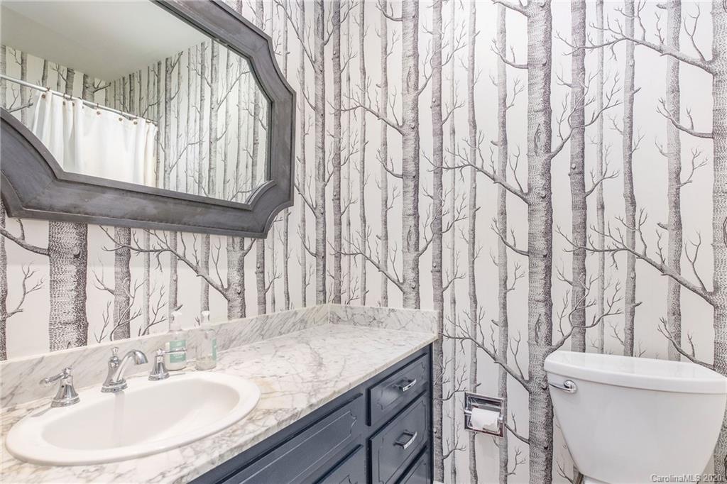 4527 Gaynor Road, Unit 302 Charlotte, NC 28211 - Photo 18 of 32 Gallery Image 18
