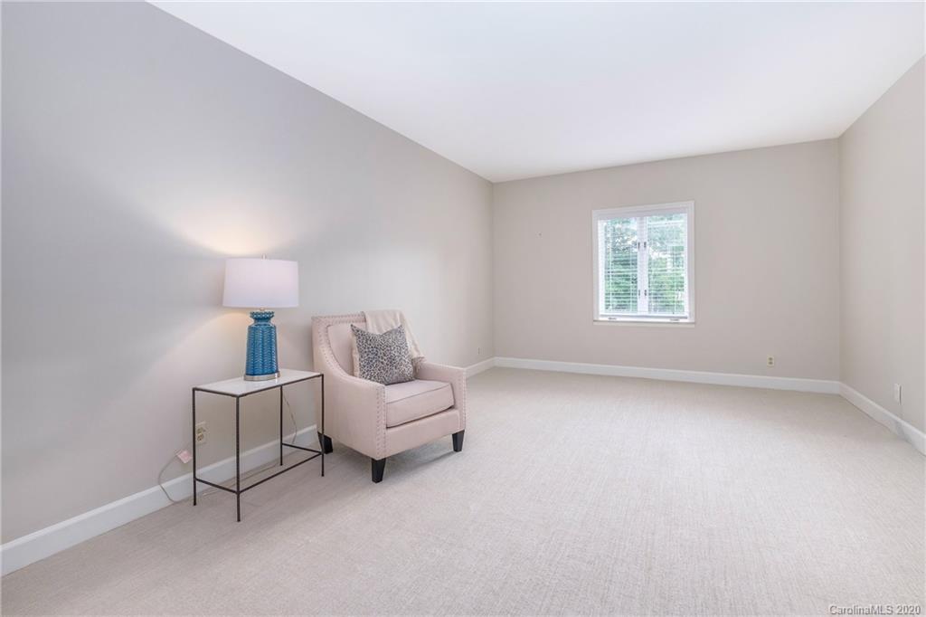 4527 Gaynor Road, Unit 302 Charlotte, NC 28211 - Photo 27 of 32 Gallery Image 27