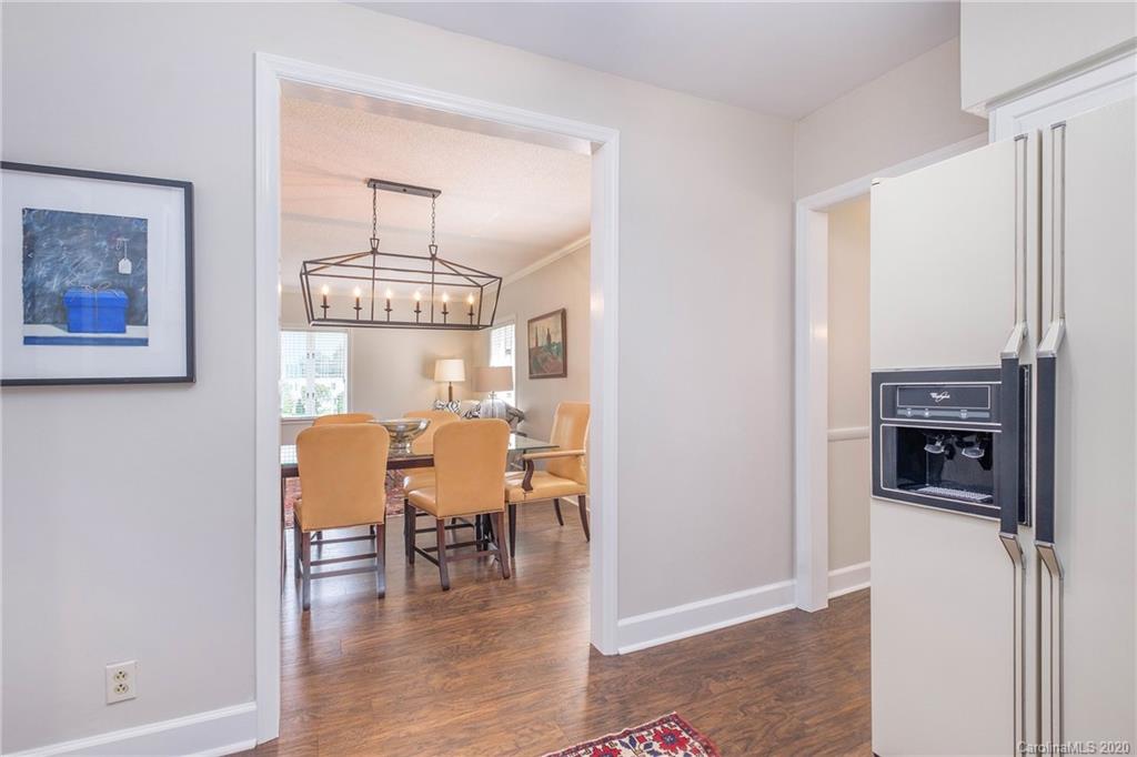 4527 Gaynor Road, Unit 302 Charlotte, NC 28211 - Photo 4 of 32 Gallery Image 4