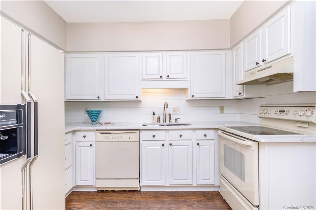 4527 Gaynor Road, Unit 302 Charlotte, NC 28211 - Photo 6 of 32 Gallery Image 6